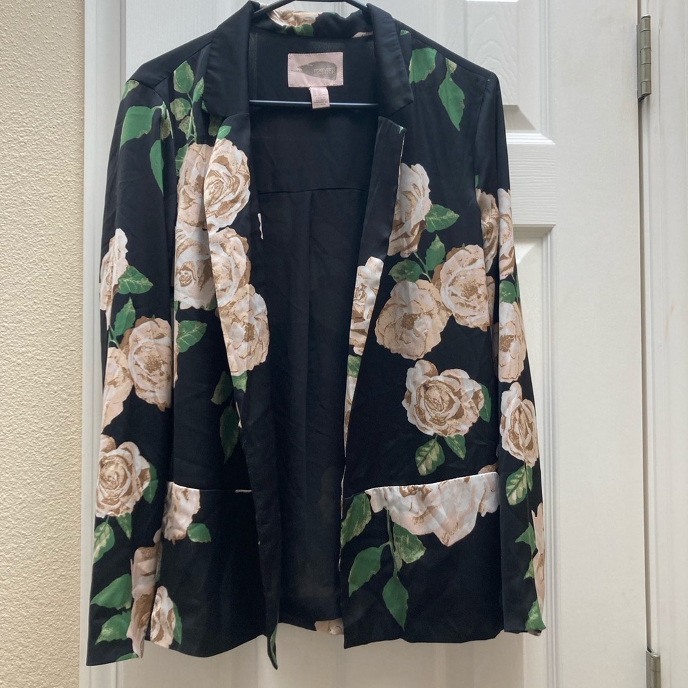 Forever 21 contemporary black blazer with roses size XS - Picture 2 of 4